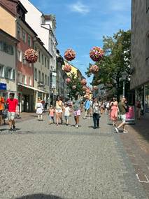 Ein Bild, das draußen, Himmel, Gebäude, Stadt enthält.

KI-generierte Inhalte können fehlerhaft sein.